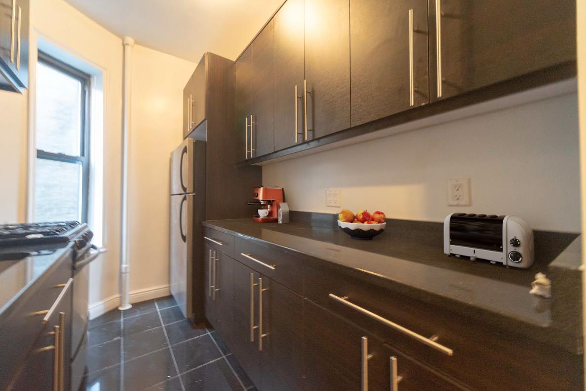 210 East 38th Street, Apt 4-E
