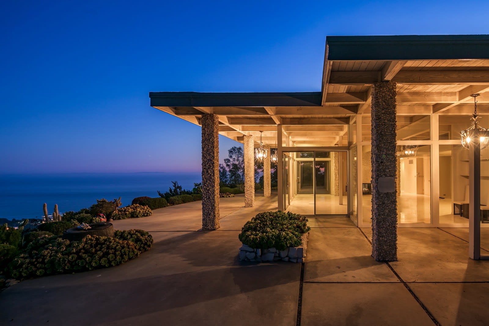 880 Vista Pacifica