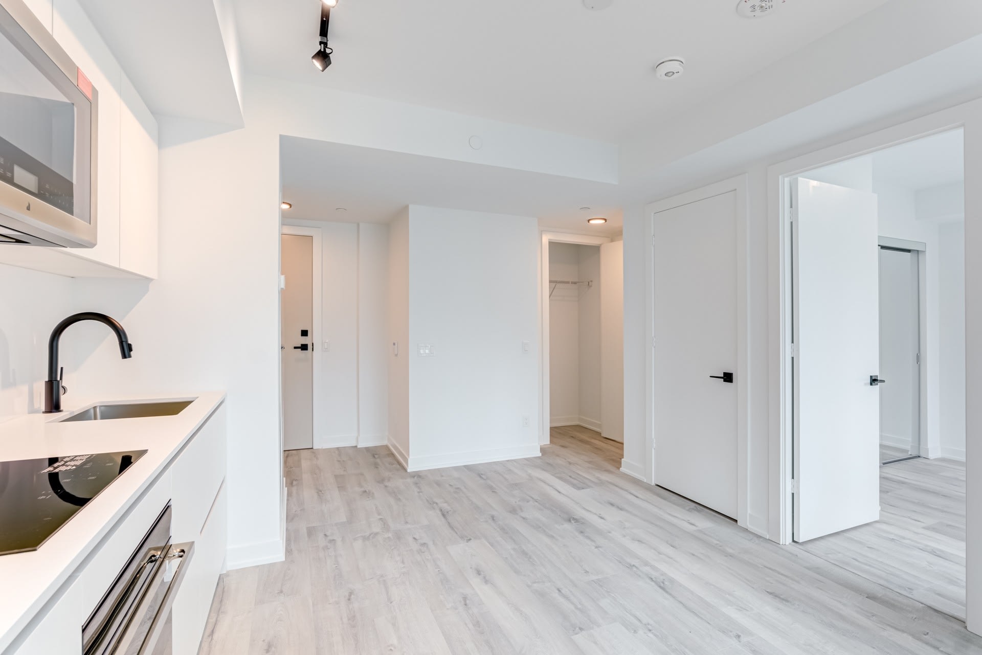 327 King St W Unit: 1101