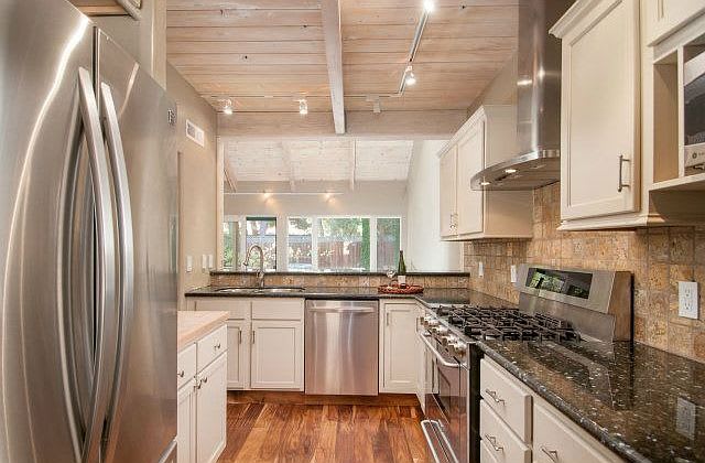 137 E Carmel Valley Rd APT 4