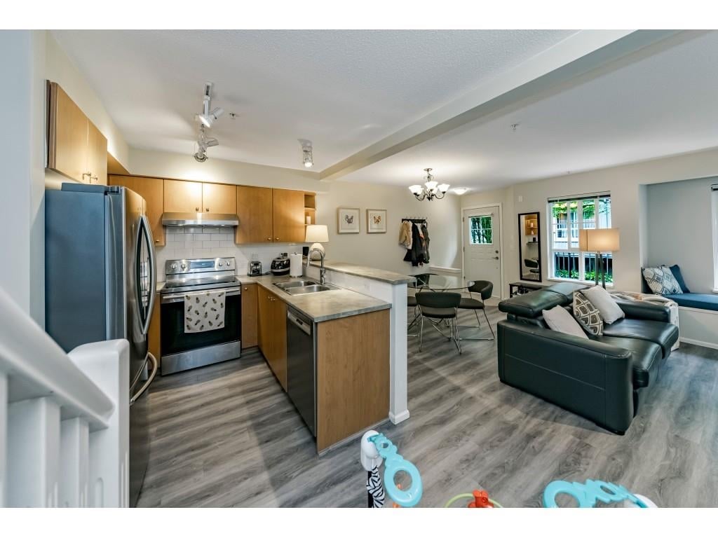 66-7088 17th Ave