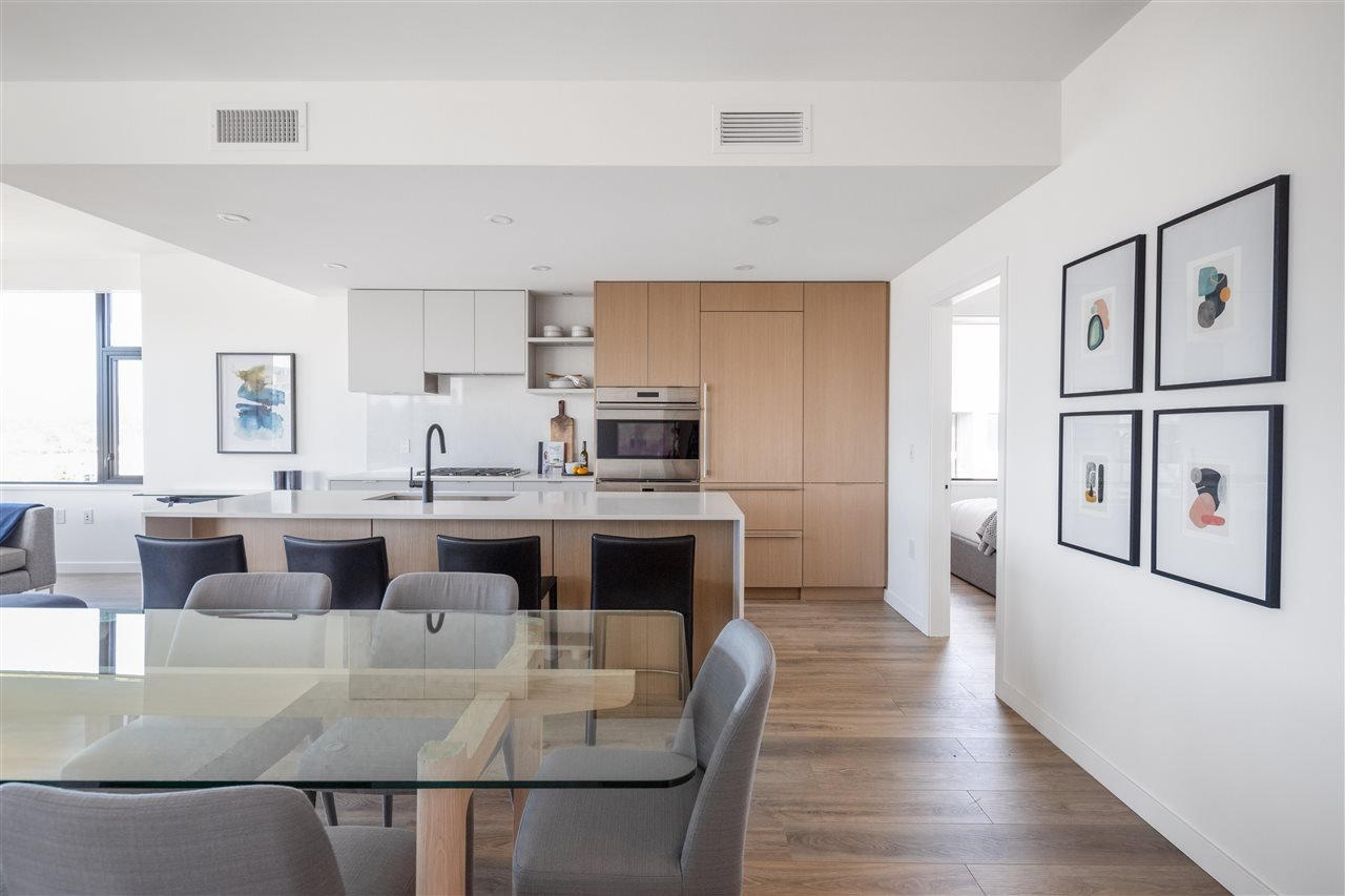 709-210 5th Ave