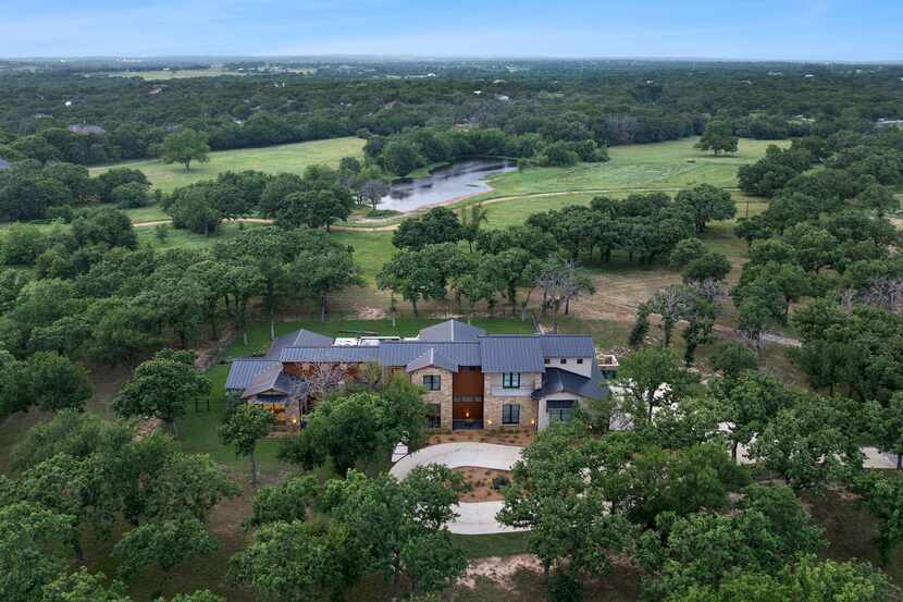 Own an equestrian ranch in Texas horse country