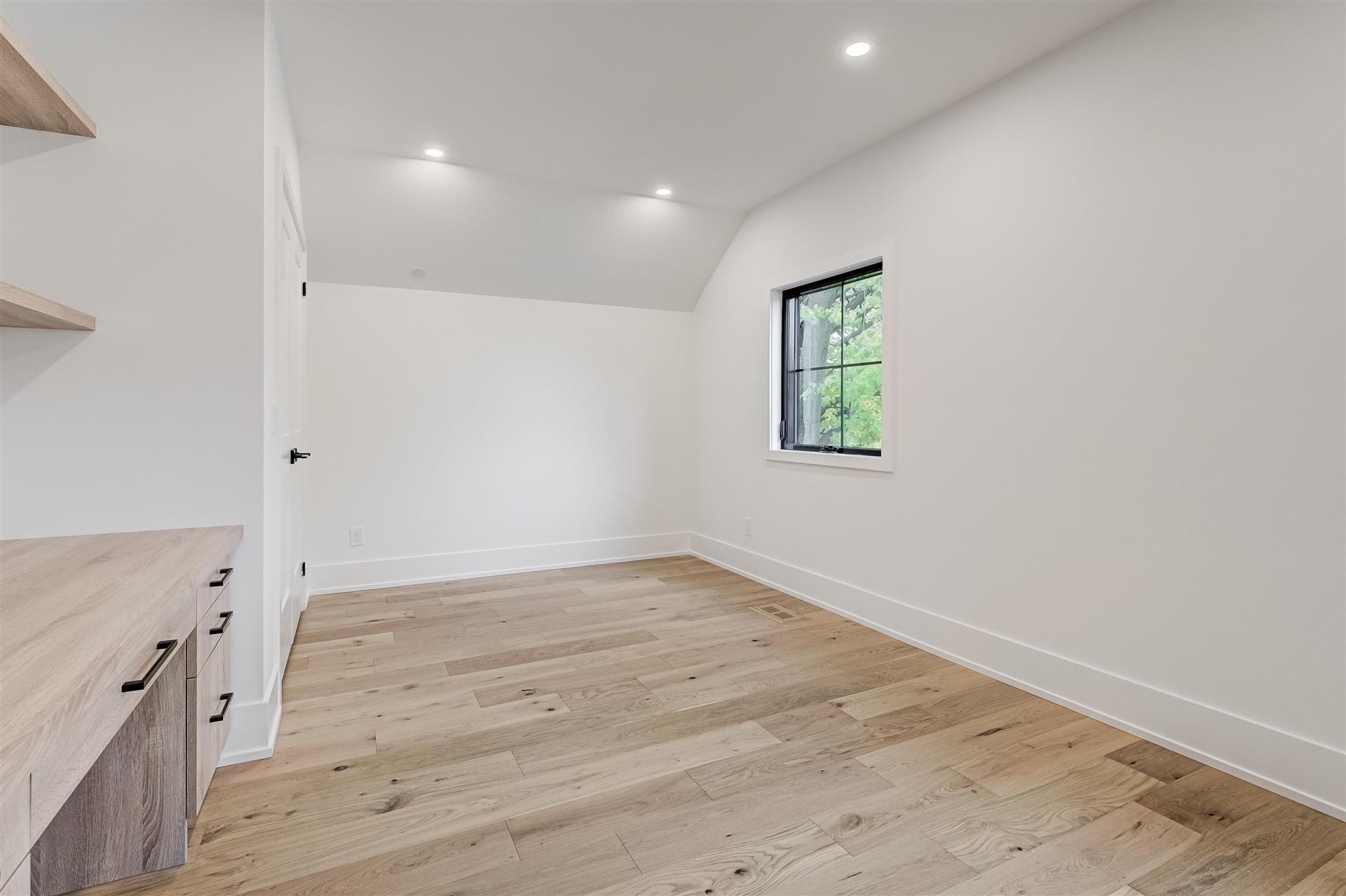 2 Willingdon Ave