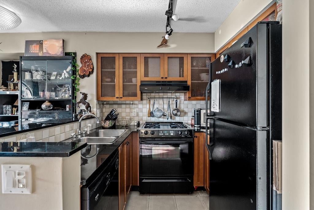 502-55 Alexander St