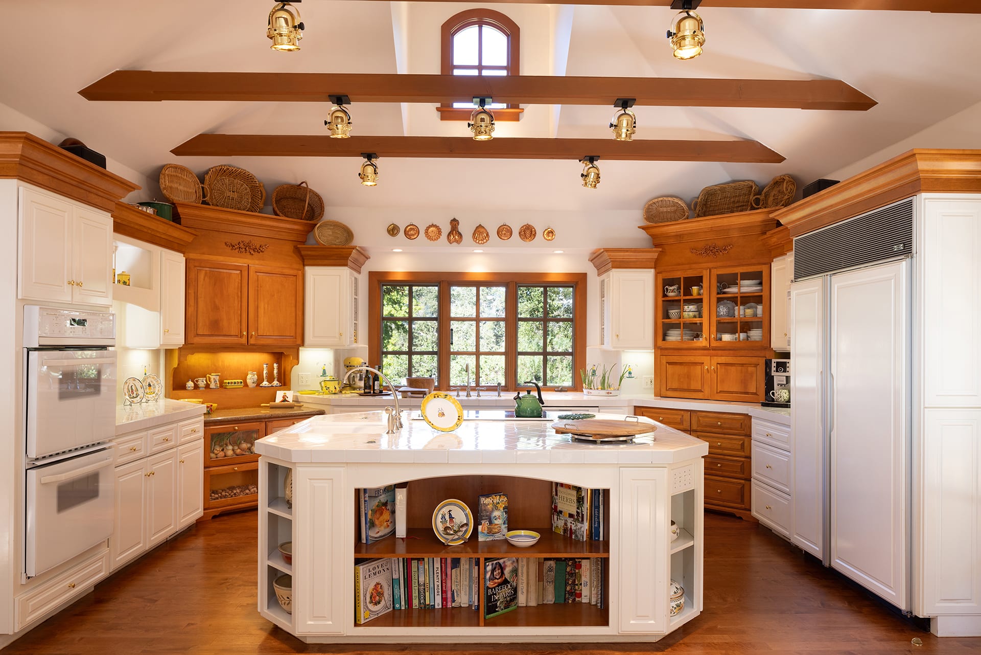 Peaceful French Country Estate - 5 Sleepy Hollow Dr