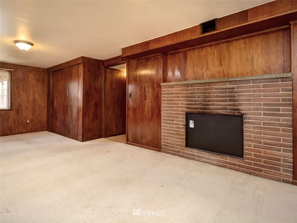 19556 Fremont Ave N