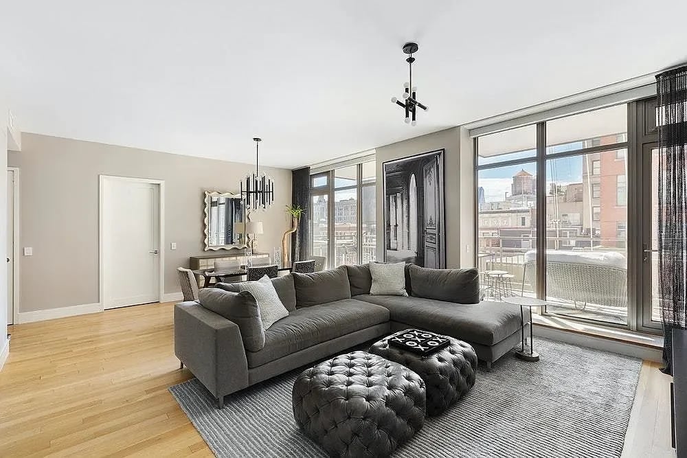 124 W 23rd St #10AB