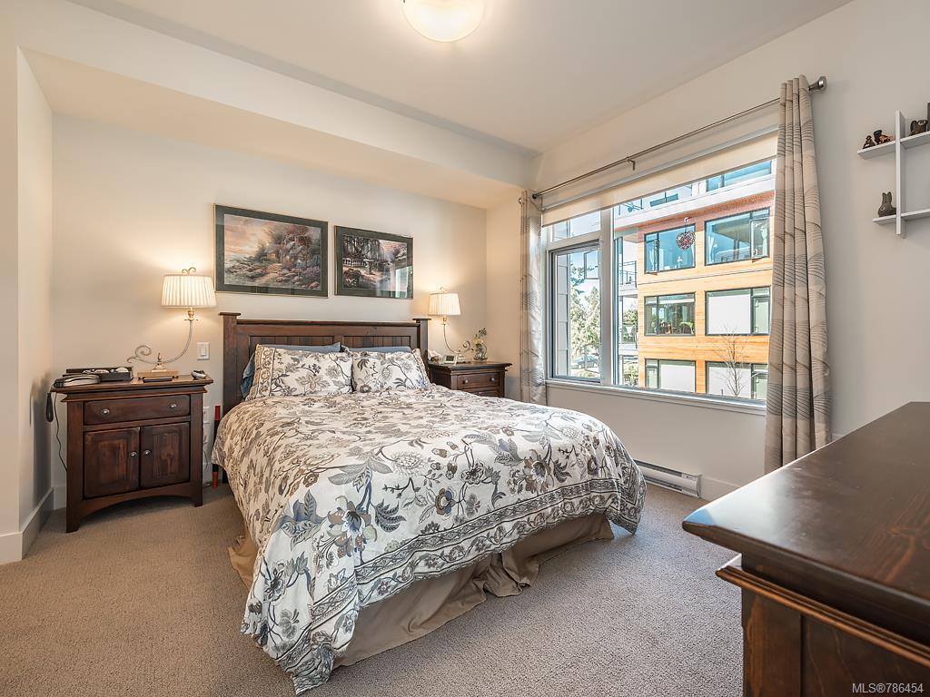 203-3811 Rowland Ave, Saanich