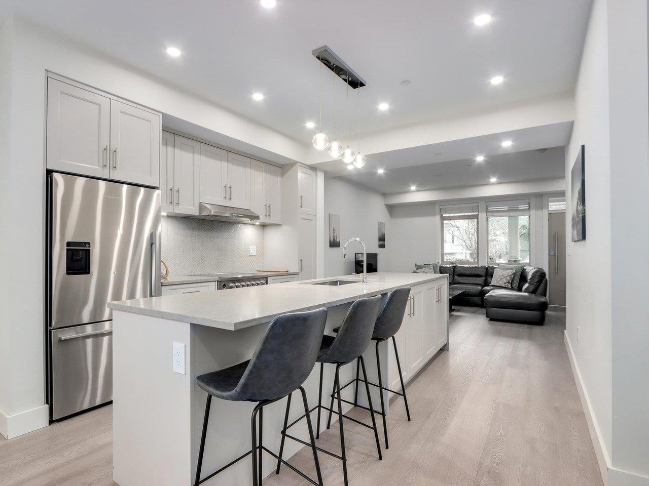 3-115 W Queens Rd