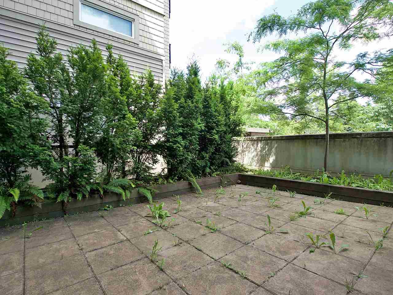 108-6800 Eckersley Rd