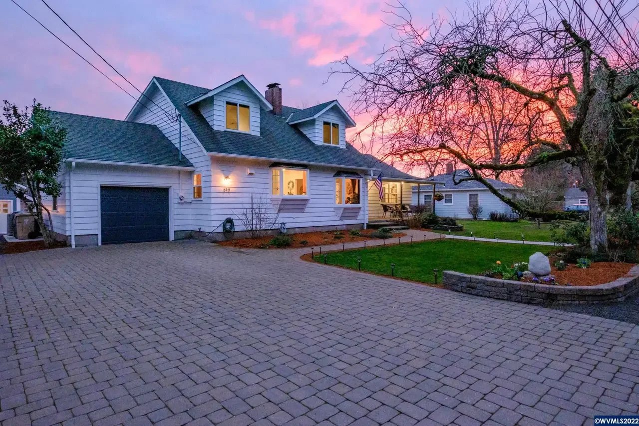 310 Green Acres Ln NW