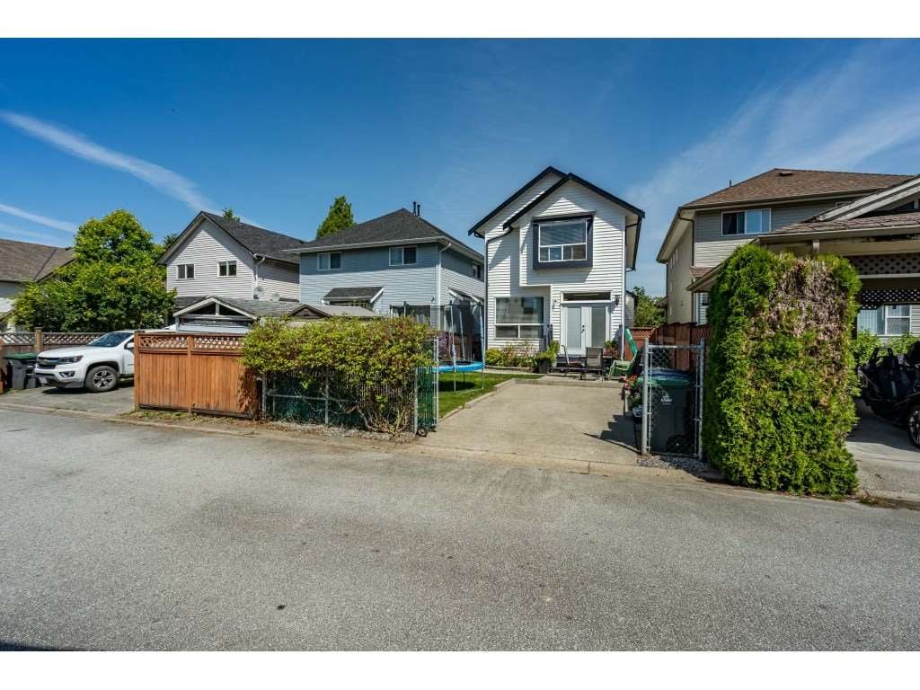 18498 64a Ave