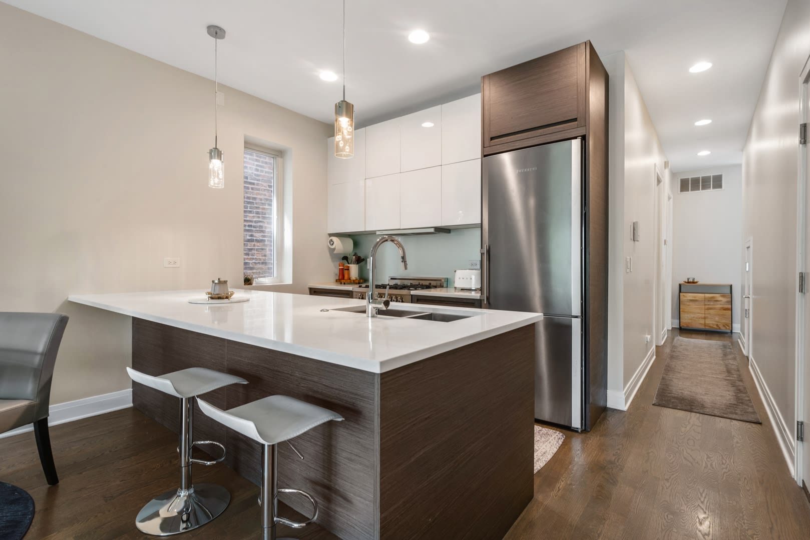 3743 N Kenmore