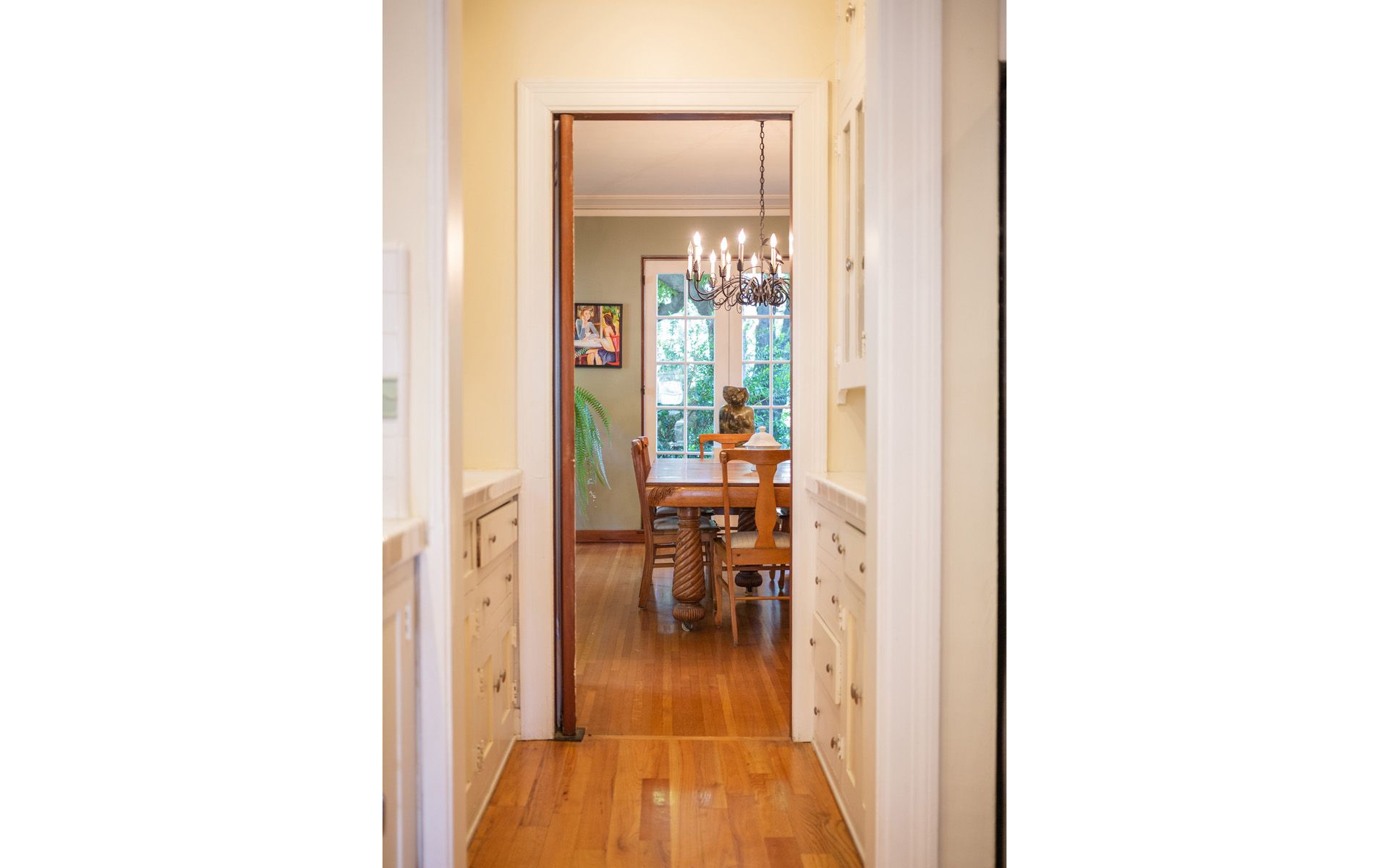 329 N Van Ness Ave, Larchmont