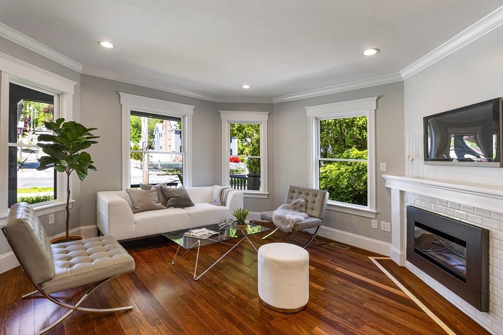 180 Pleasant St, #1
