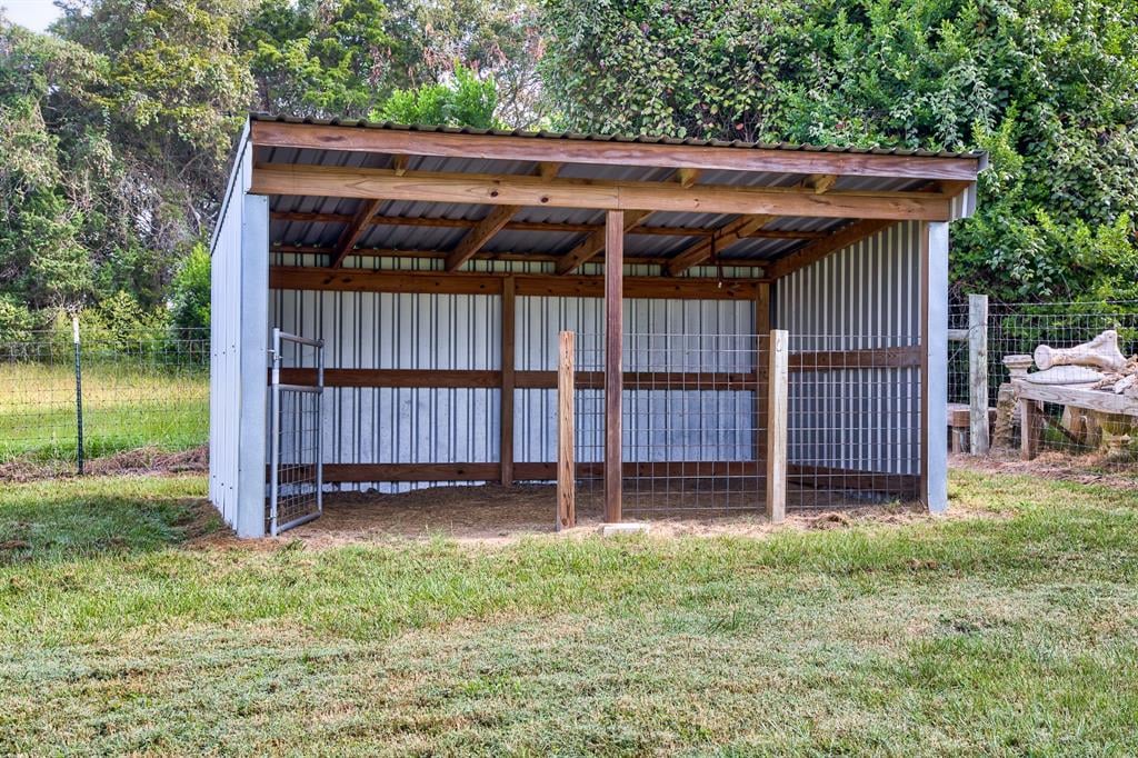 210 W Chatham St Bellville, Tx 77418