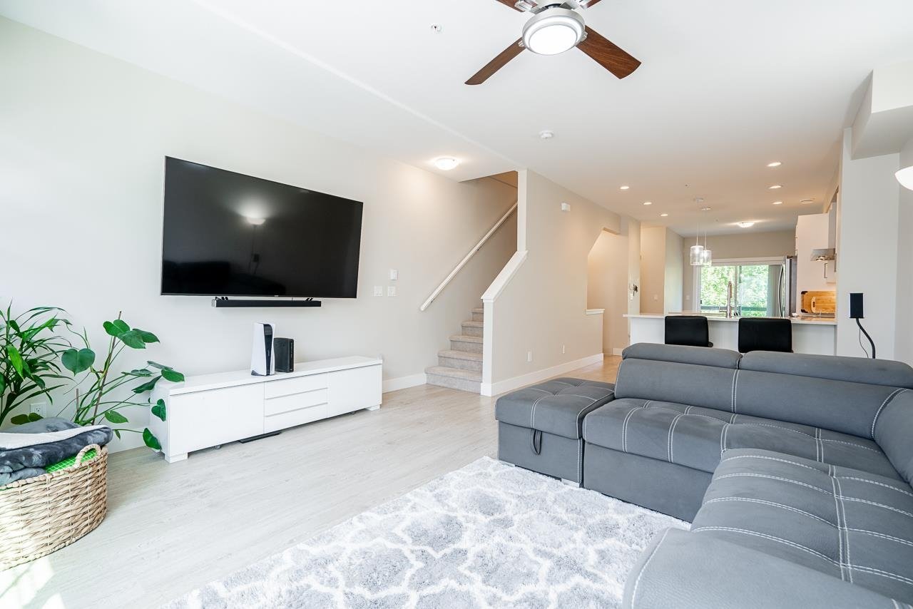 104-20498 82 Ave