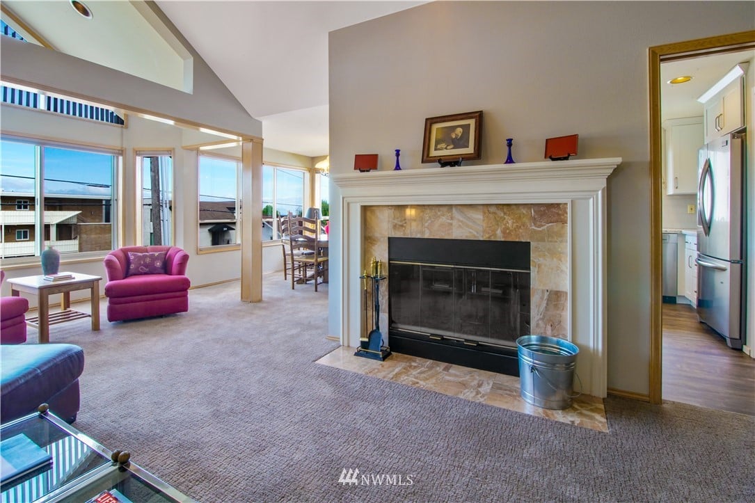301-233 3rd Ave