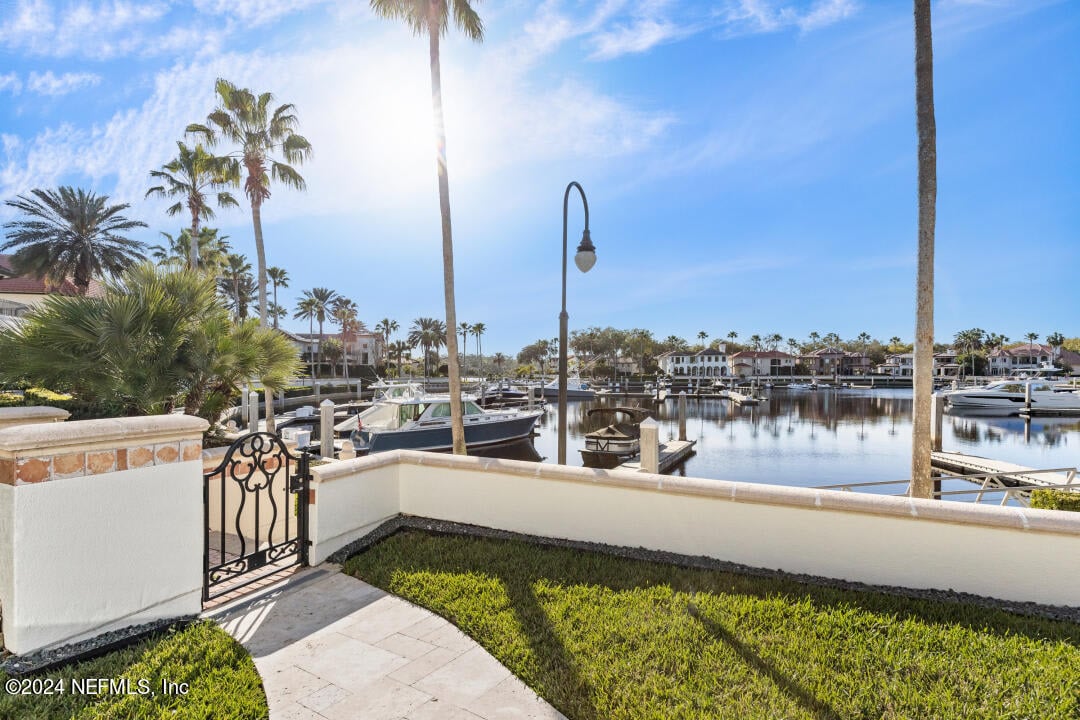 100 Harbourmaster Ct