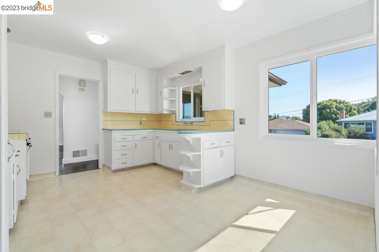 2454 San Carlos Ave