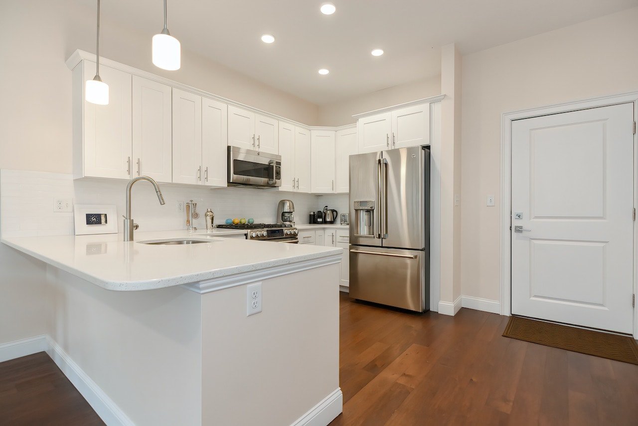 South Boston - Sunny 1 bed 1 bath w. Garage Parking & Central AC! July 15 or August 1!