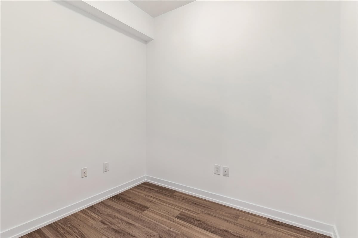 1 bedroom + Den in thriving Waterdown Community!