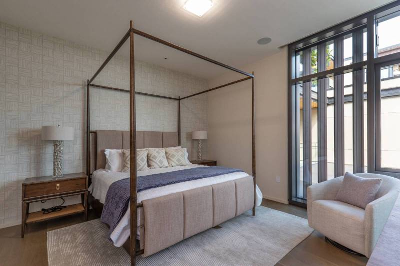 Ready, Set, HOME! – It’s that Easy with this Park Lane Courtyard Residence