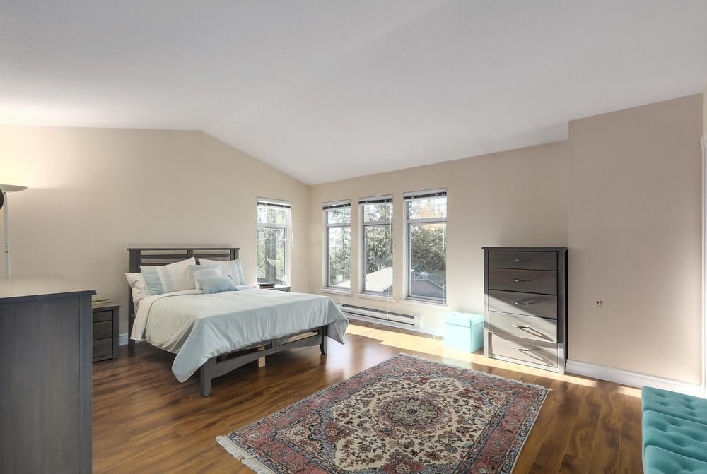1120 Strathaven Dr