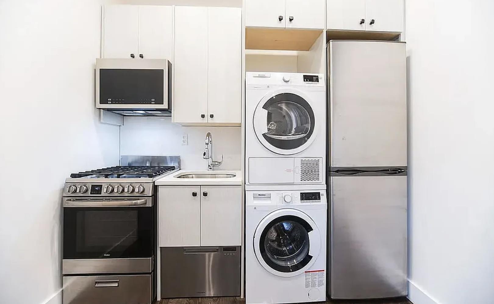 152 Thompson Street, Apt C