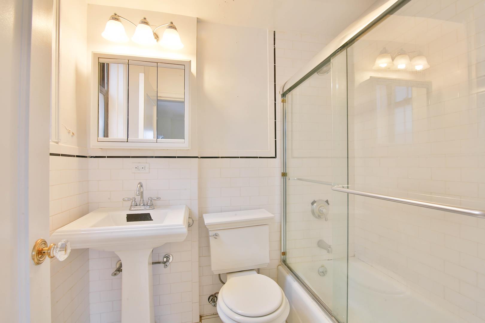 30 East 68th Street, Apt 3-B
