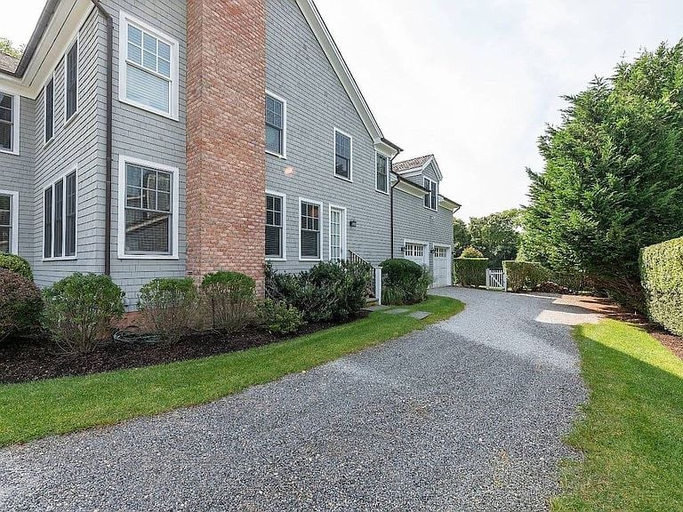 10 Montauk Ave Ext