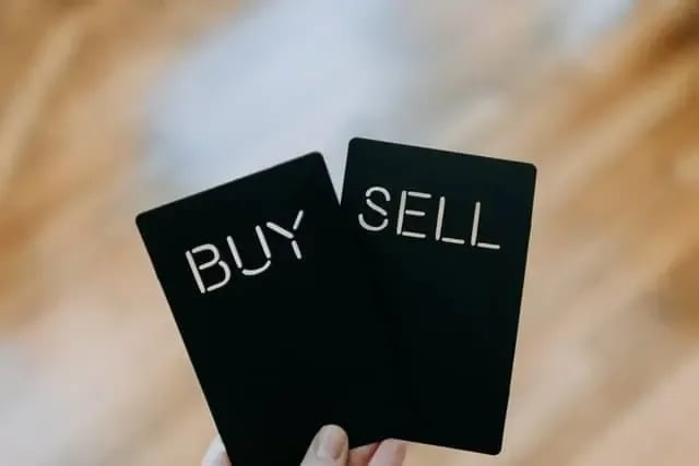 How to Buy and Sell a House at the Same Time