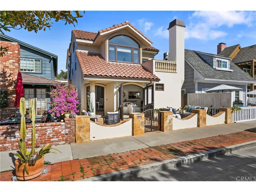 2126 Miramar Drive