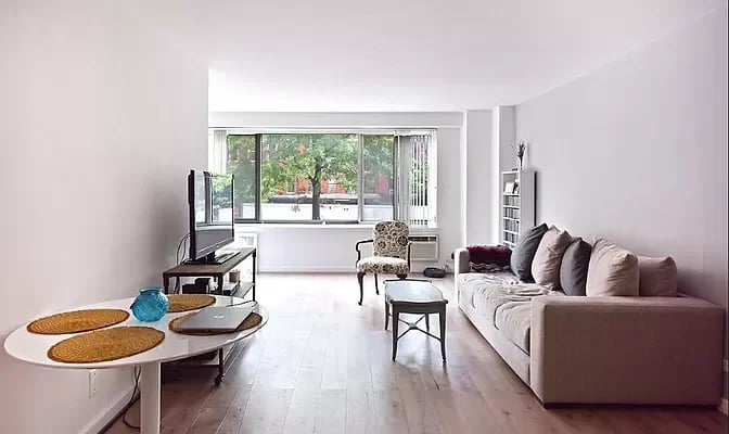 400 Central Park West Unit: 2G