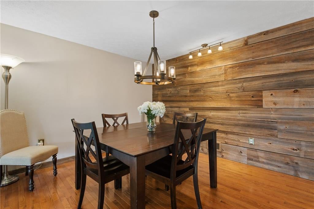 1401 Harewood Sq