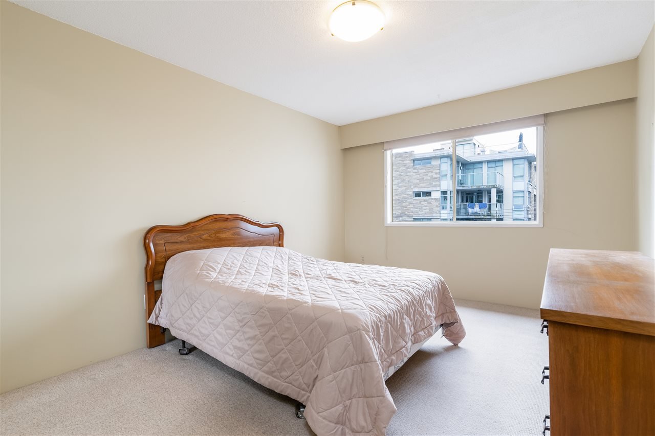 212-1345 Chesterfield Ave