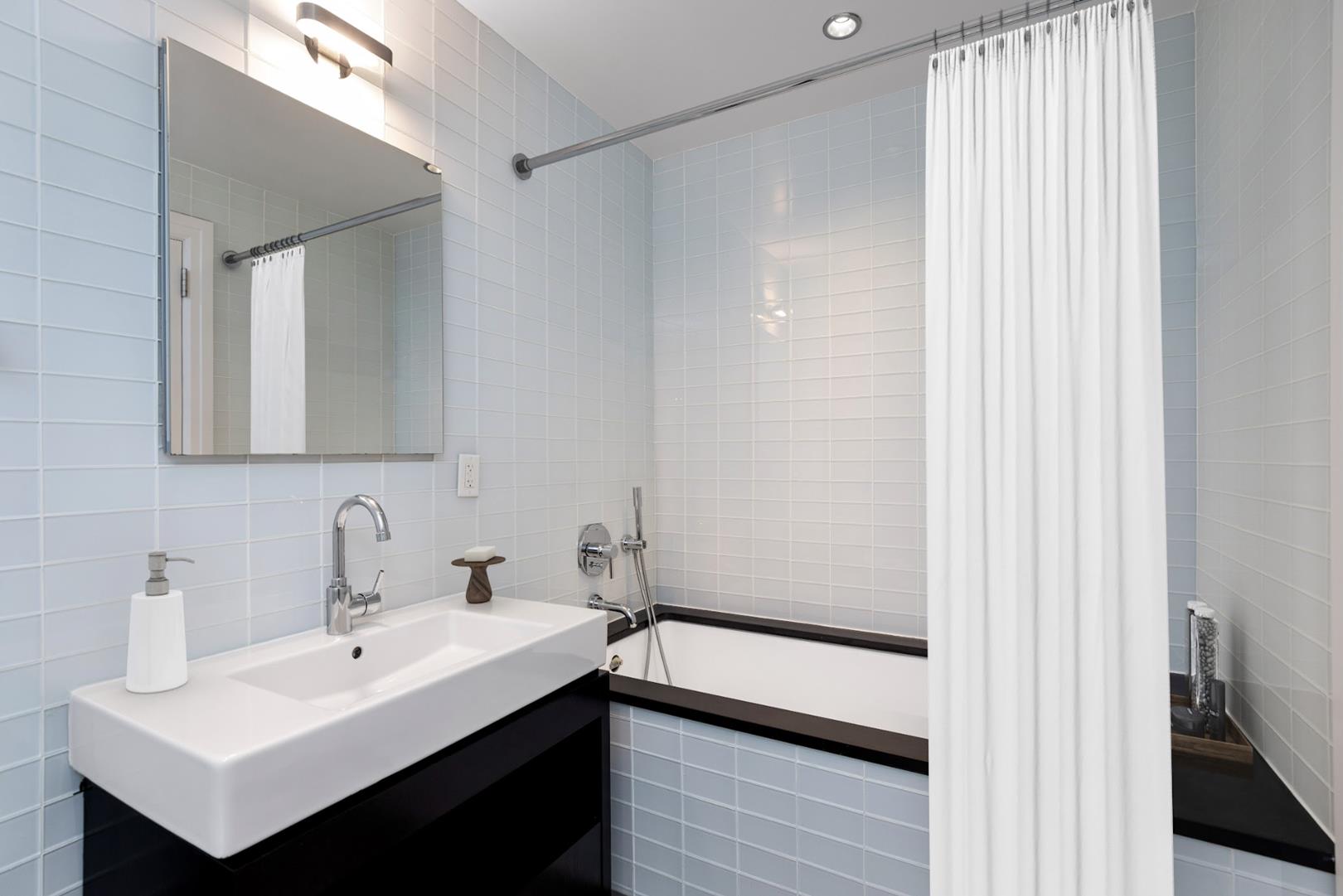550 West 54th Street, Apt 25D