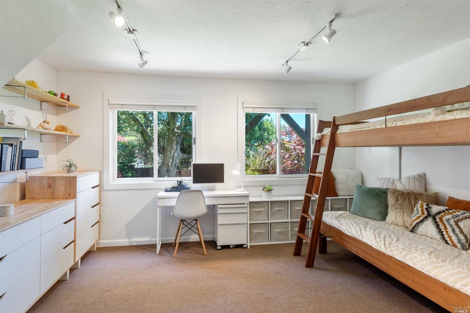 2 Cedarwood Ln