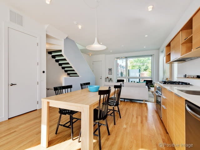 3710 N MILWAUKEE AVE