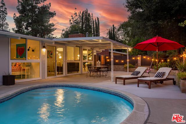 22835 Calabash St, Woodland Hills, CA