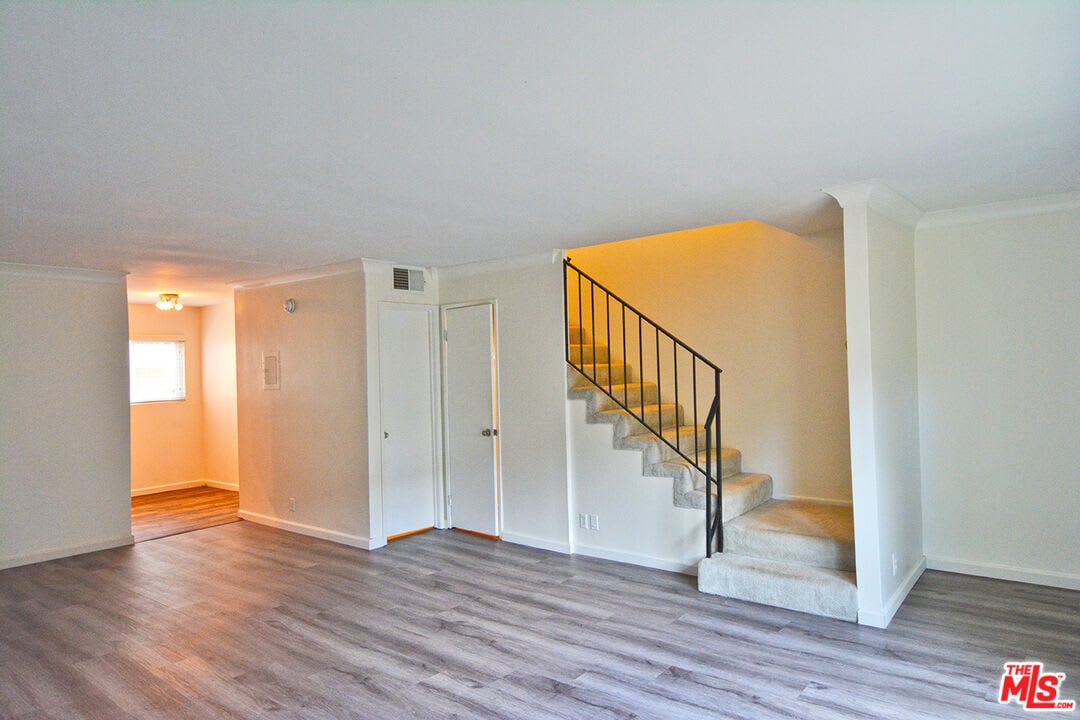14947 DICKENS ST Unit: 4