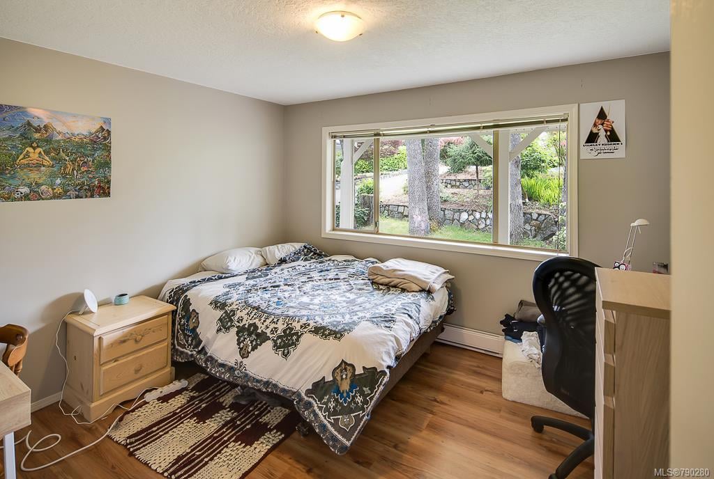 1366 Charles Pl