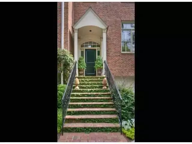78 Lindbergh Dr
