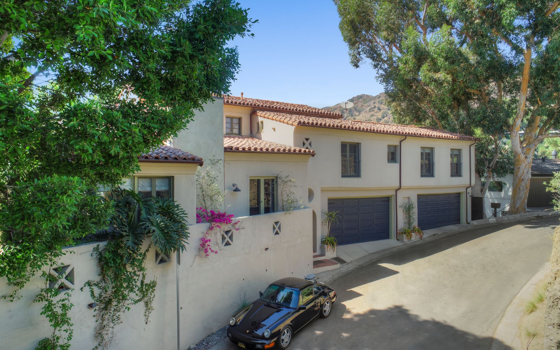  3259 Deronda Dr