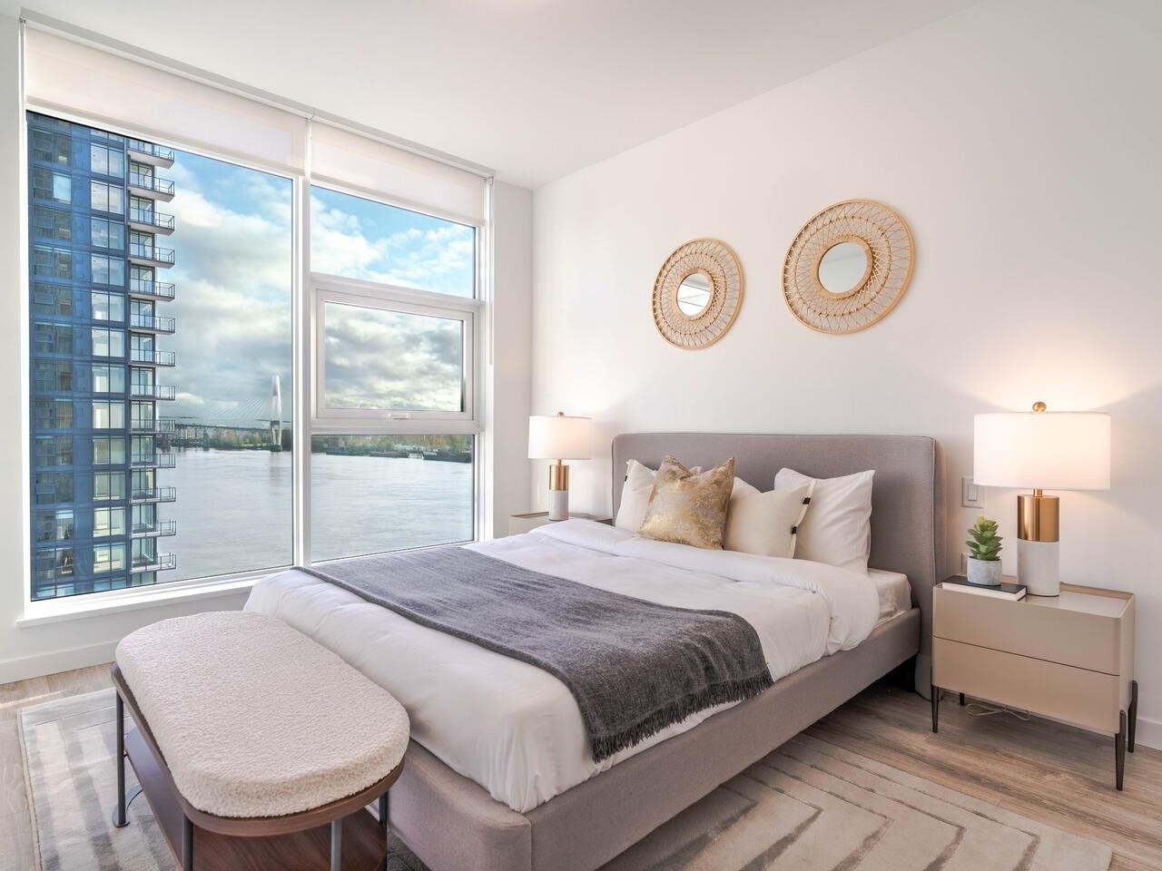 906-680 Quayside Drive, New Westminster