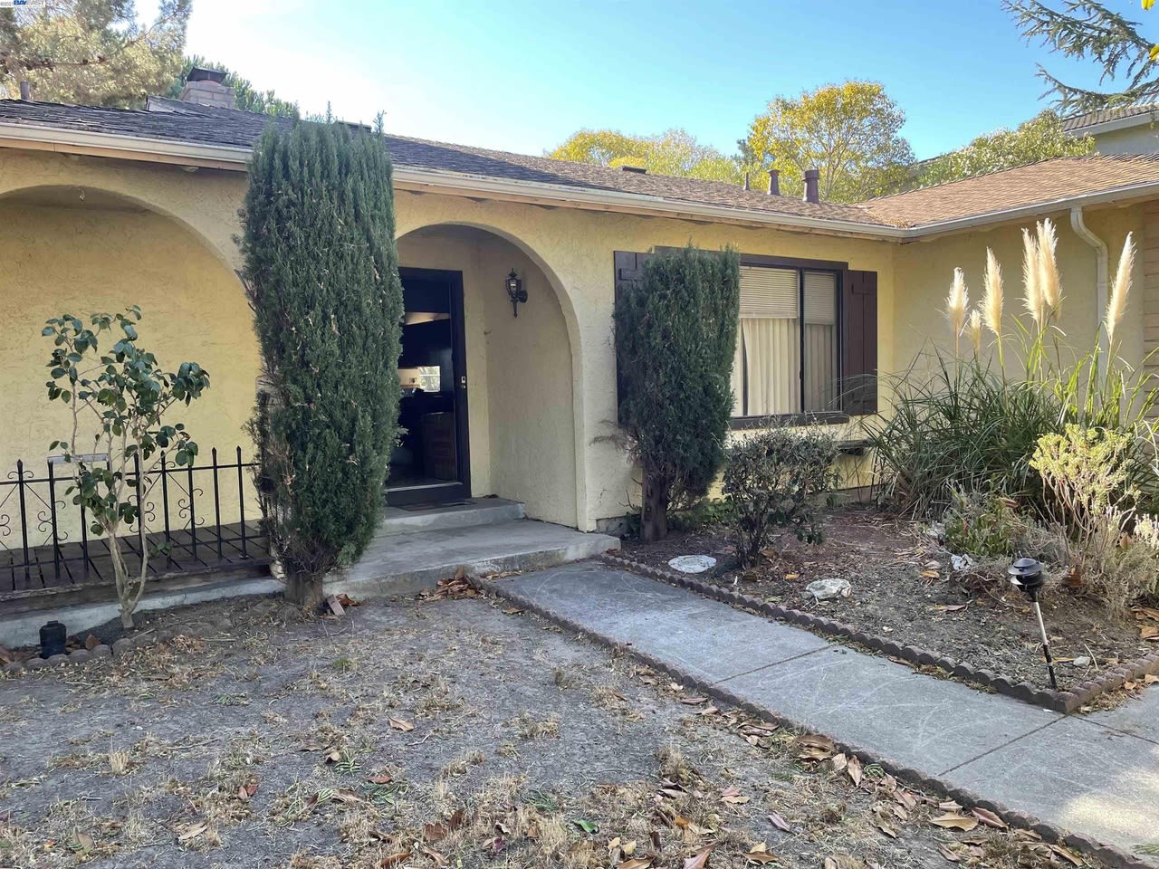 1396 Fascination Cir