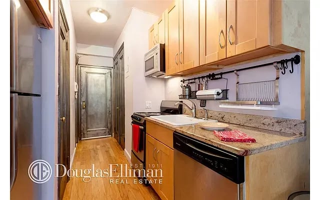 310 Riverside Drive Unit: 810