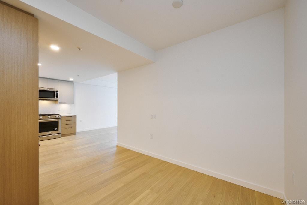 207-7162 W Saanich Rd