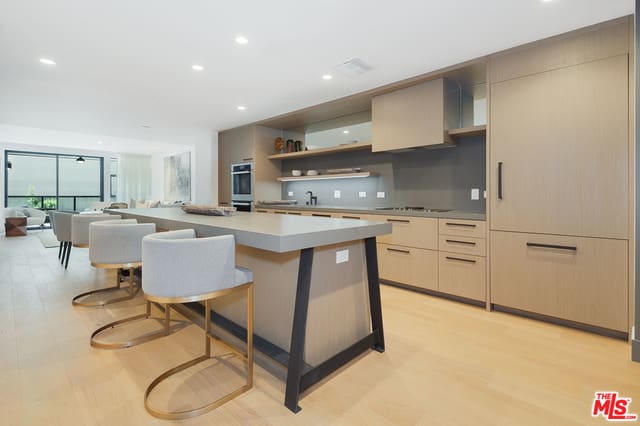 10777 Wilshire Boulevard, Unit 301